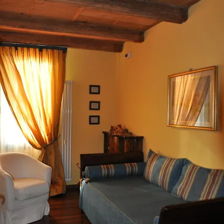 Piazza Nova 4*