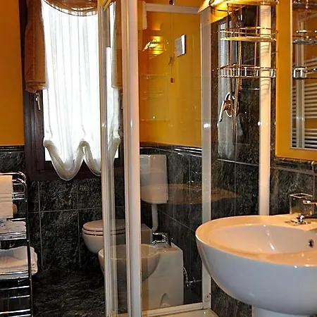 Piazza Nova 4*