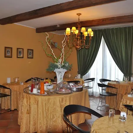 Piazza Nova 4*