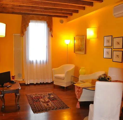 Piazza Nova 4* פררה