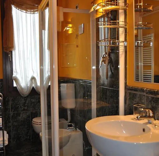 Piazza Nova 4* פררה